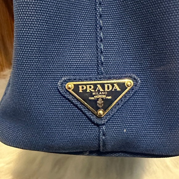 Authentic Prada Canapa - Picture 9 of 12